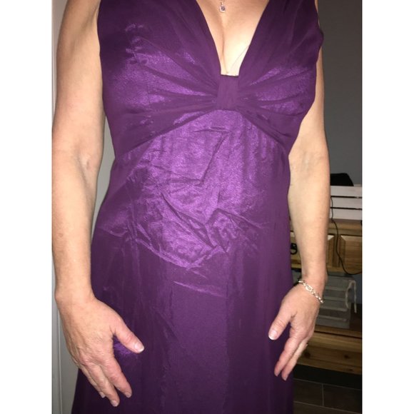 Jim Hjelm Occasions Deep Purple Slight Plunging V Neckline Prom Dress size tru 6 - Picture 3 of 13